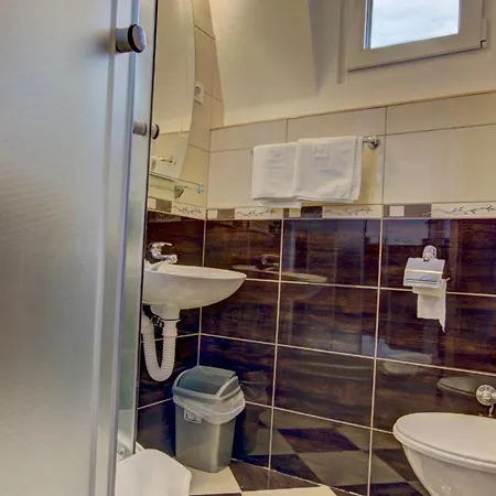 Yeti Bed and breakfast 3*